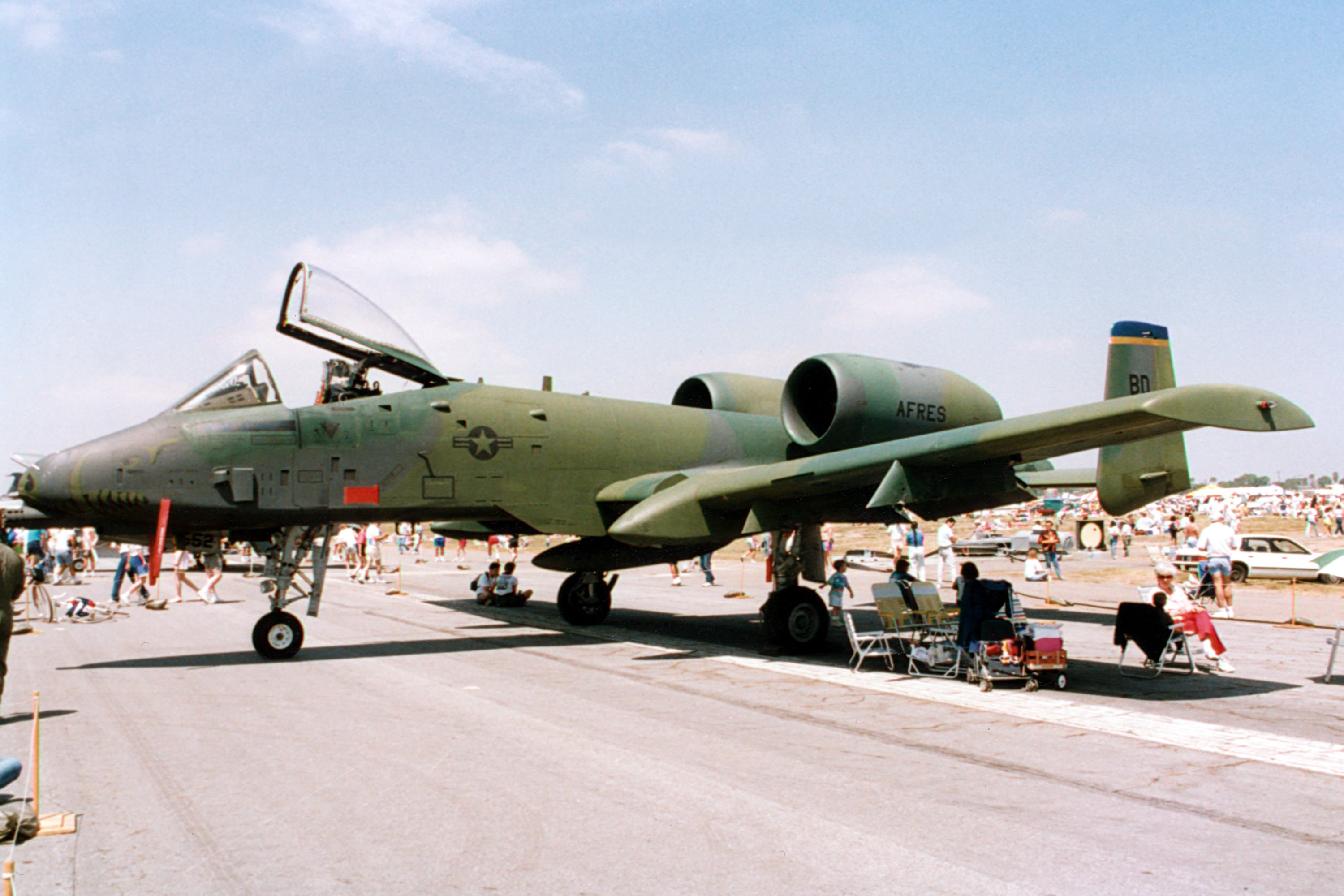thumbnail image 2 of 1:72 Scale Model Fairchild Republic A-10 Thunderbolt II Warthog - Militaria Diecast By Motorcity Classics In Pakistan 2 of 13